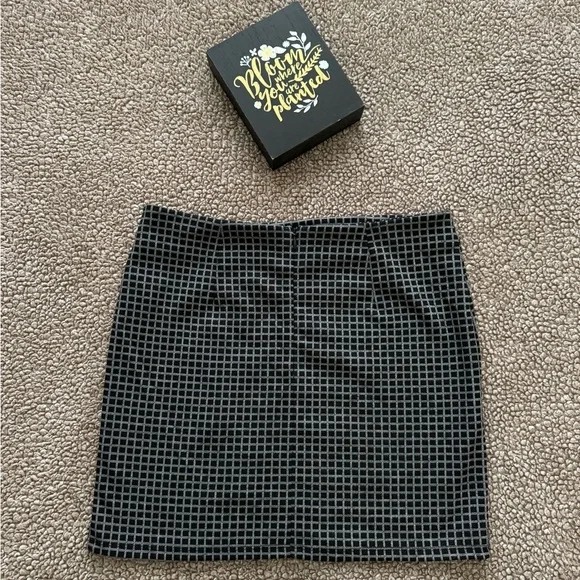 Forever 21 Square Print Mini Skirt - Picture 5 of 6